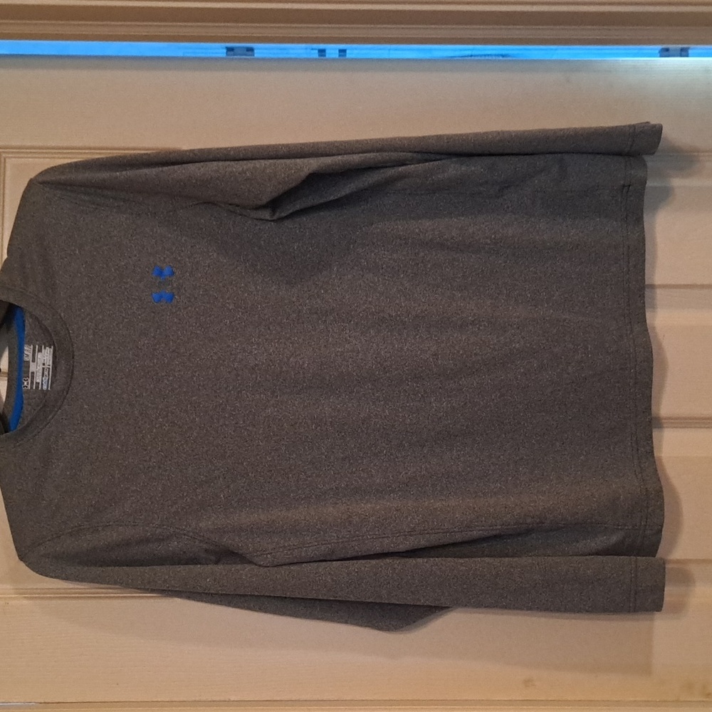 Mens Under Armour small long sleeve
